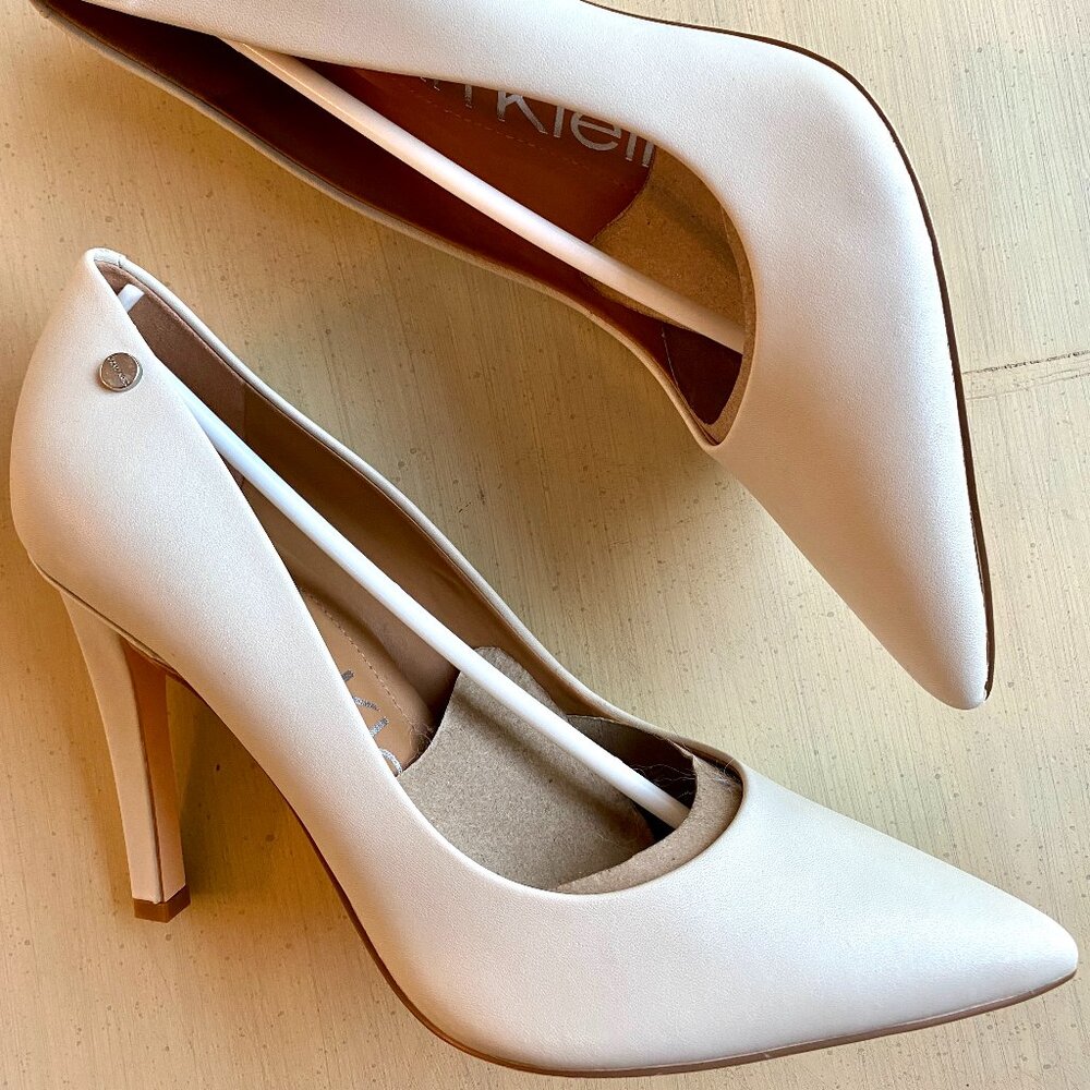 Calvin Klein Women Brady 4" Stiletto Heel Leather Pumps Light Grey Size 8.5 NWOT